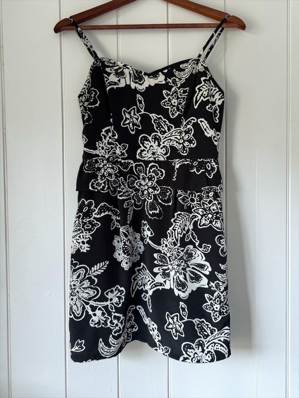 American Eagle Black White Floral Dress Ruffle Sweetheart Strappy Size 2